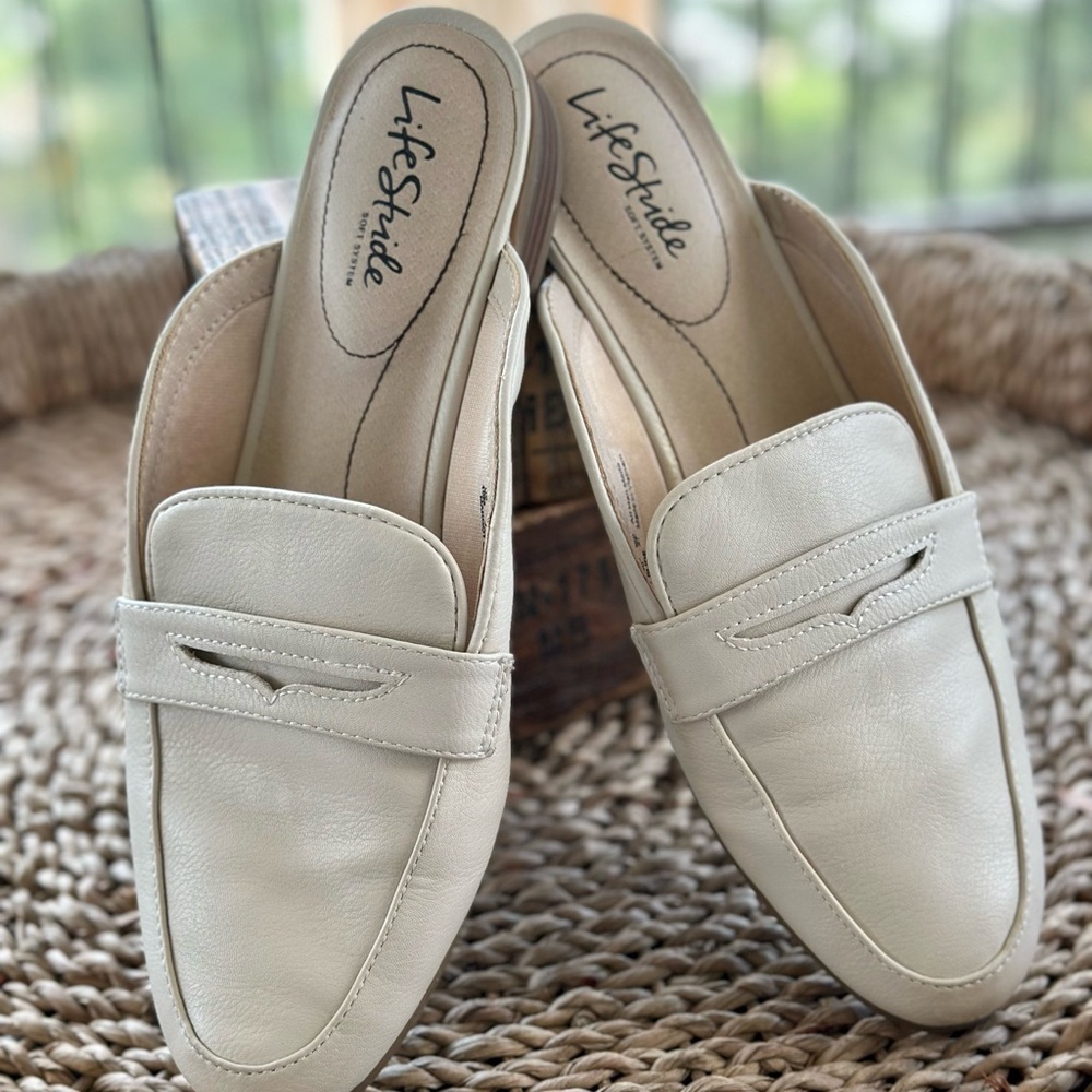 Margot Life Stride Womens Cream Slide Loafers